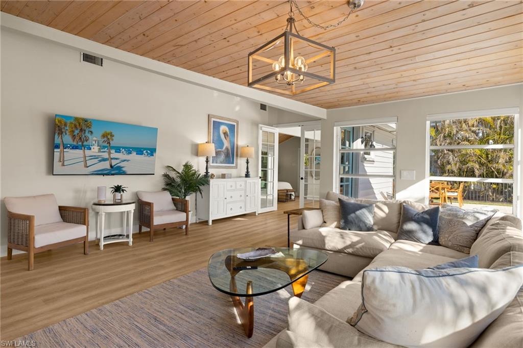 15200 Captiva Dr Property Photo 8