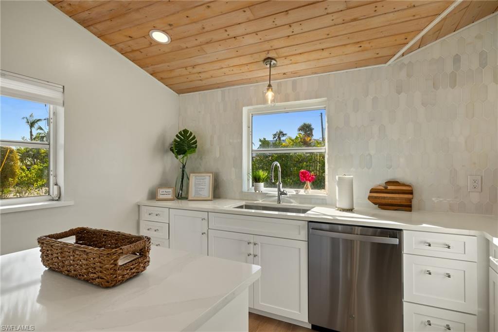 15200 Captiva Dr Property Photo 10