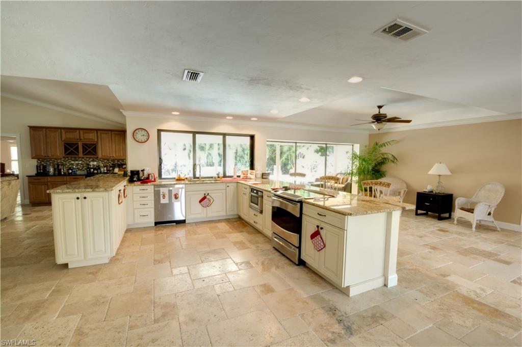 2171 Kings Lake Blvd Property Photo 8