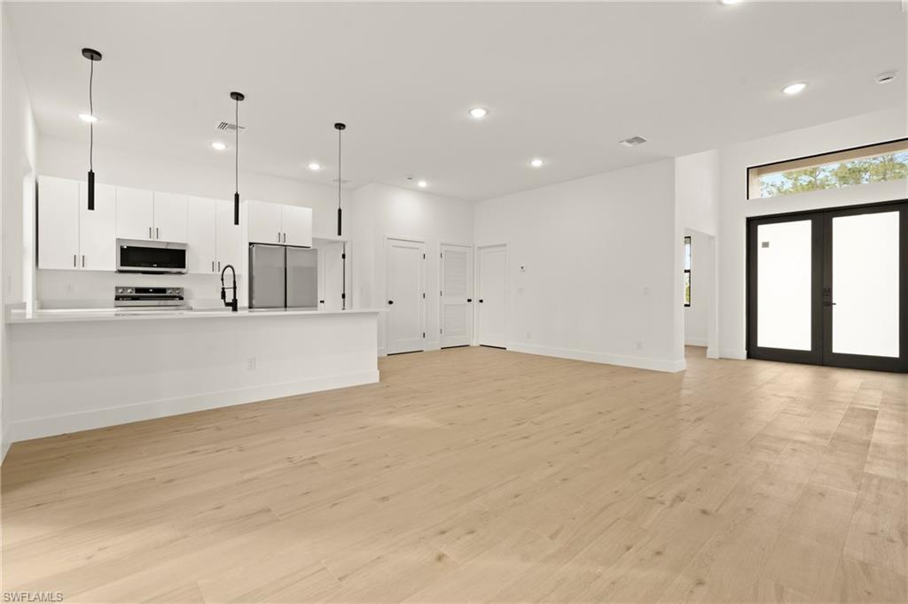 2717 20th St W Property Photo 6