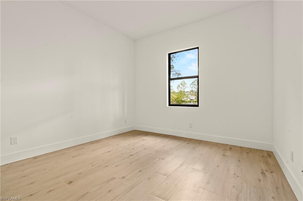 2717 20th St W Property Photo 12