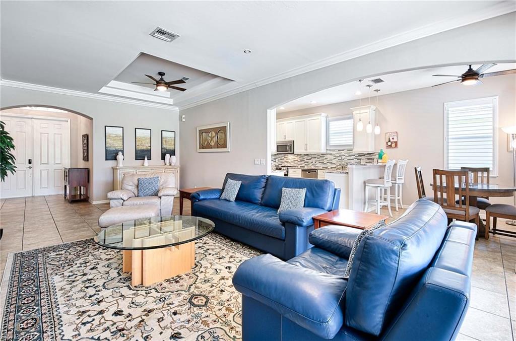 5572 Lago Villaggio Way Property Photo 3
