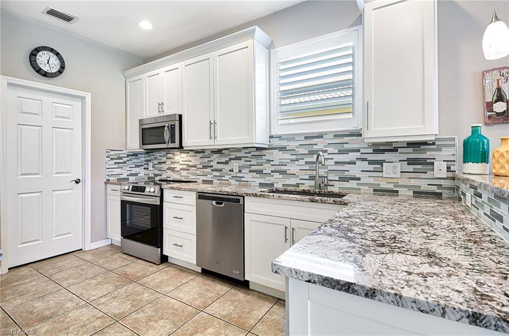 5572 Lago Villaggio Way Property Photo 10