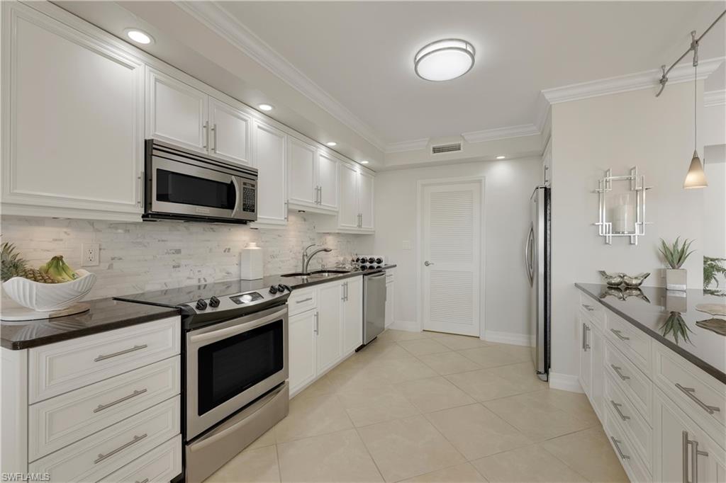 3401 Gulf Shore Blvd N # 605 Property Photo 18