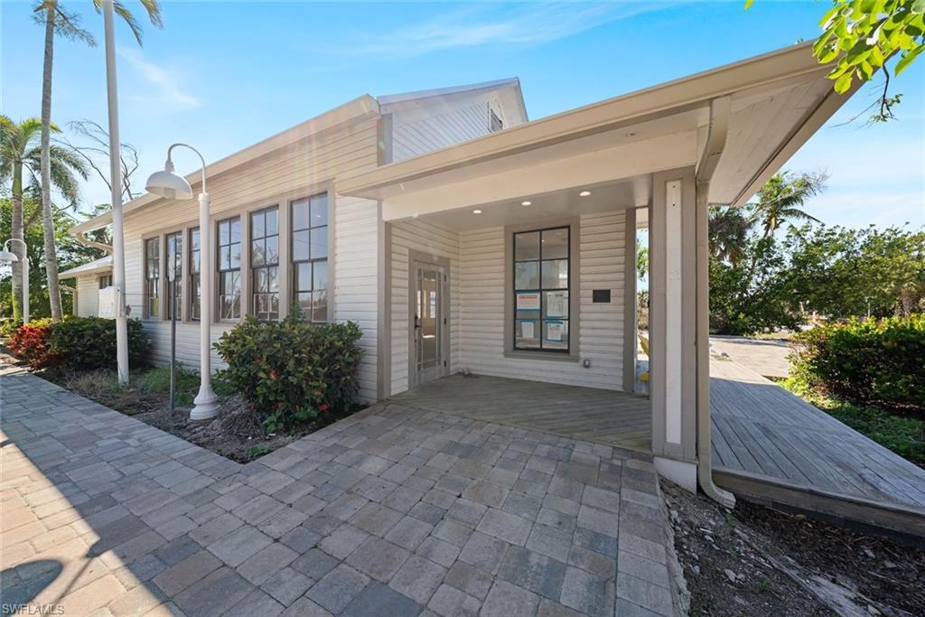 520 Tarpon Bay Rd Property Photo 1