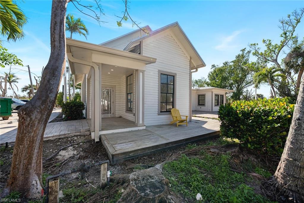 520 Tarpon Bay Rd Property Photo 4
