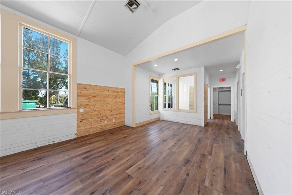 520 Tarpon Bay Rd Property Photo 10