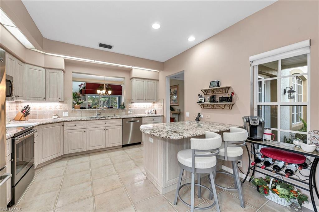 5735 Persimmon Way Property Photo 6