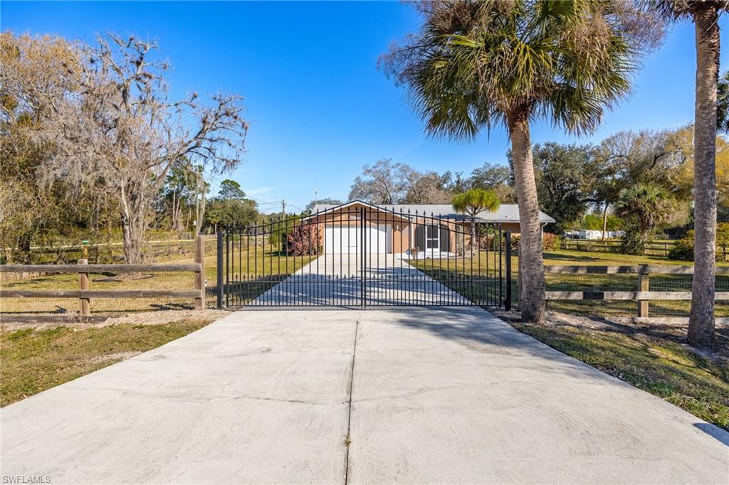 22031 Edwards Dr Property Photo
