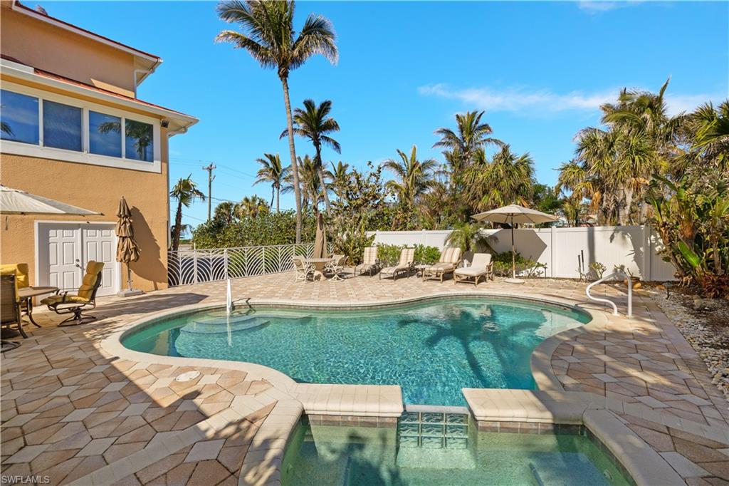 15899 Captiva Dr Property Photo 34