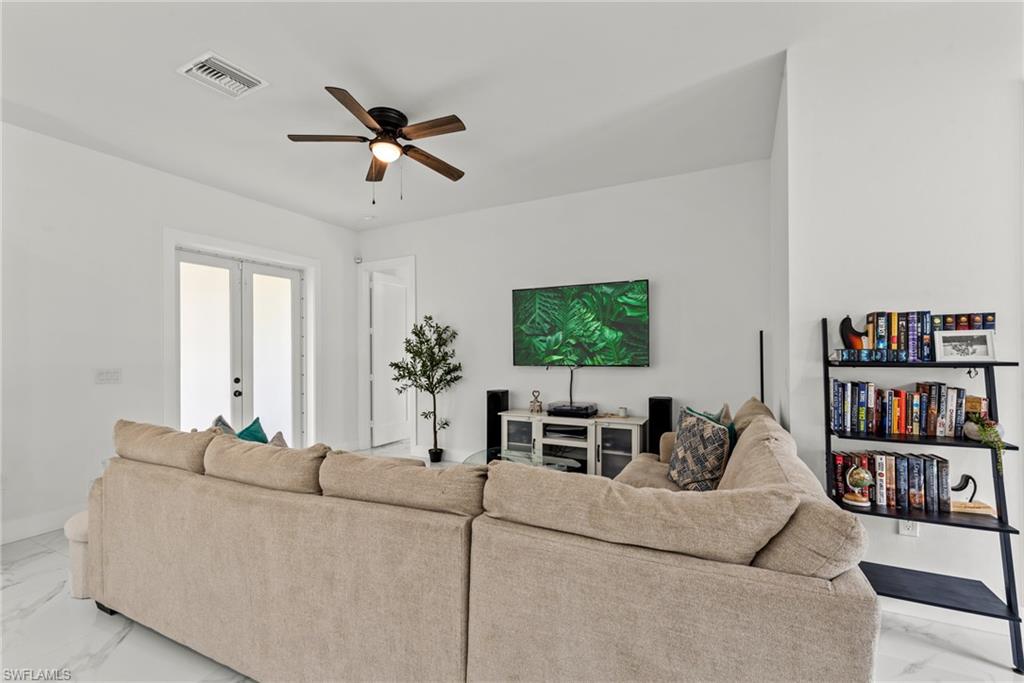 1022 Bagget St E Property Photo 2