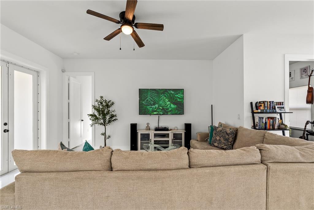 1022 Bagget St E Property Photo 3