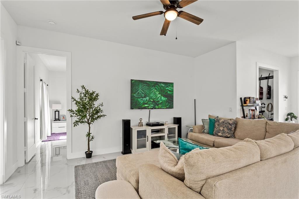 1022 Bagget St E Property Photo 4