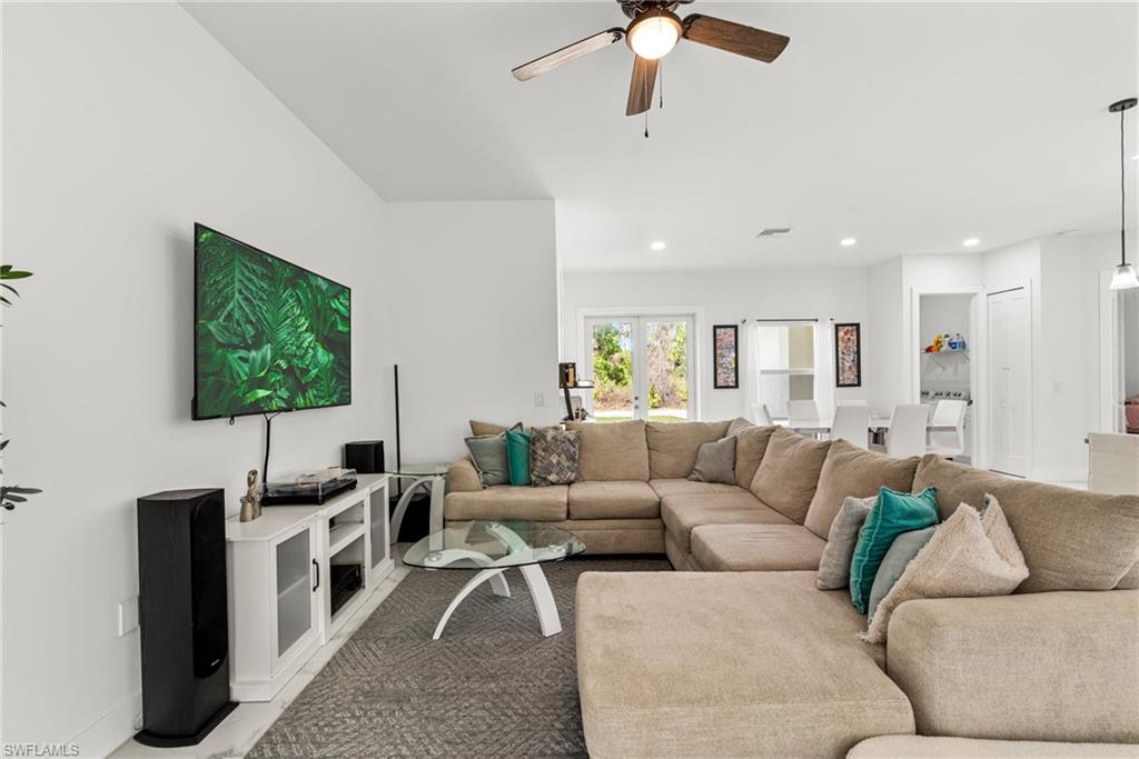 1022 Bagget St E Property Photo 6