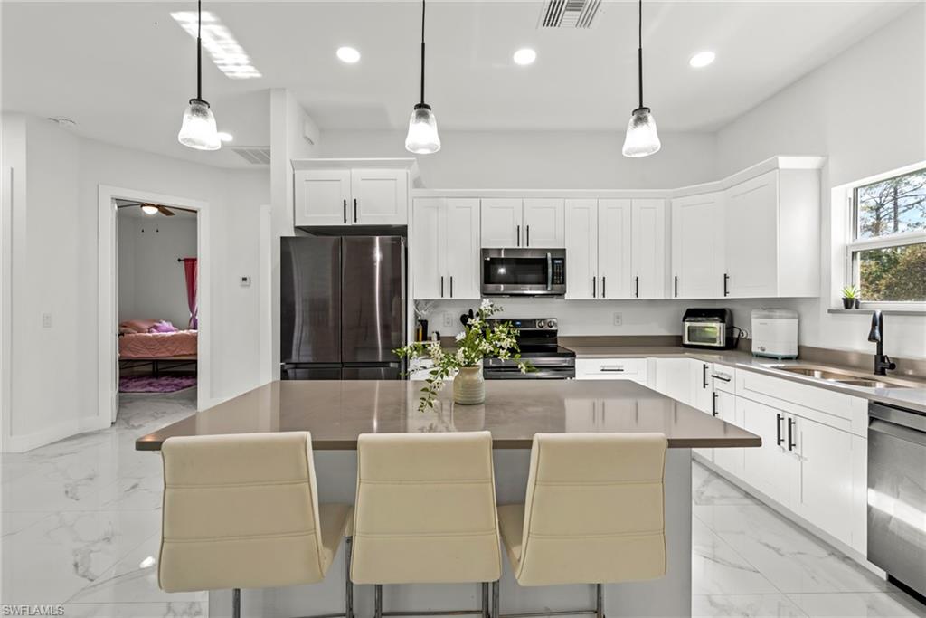 1022 Bagget St E Property Photo 8