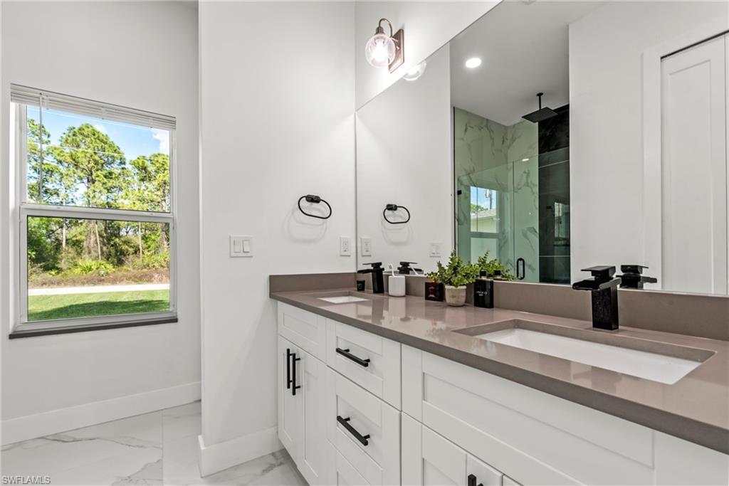 1022 Bagget St E Property Photo 25