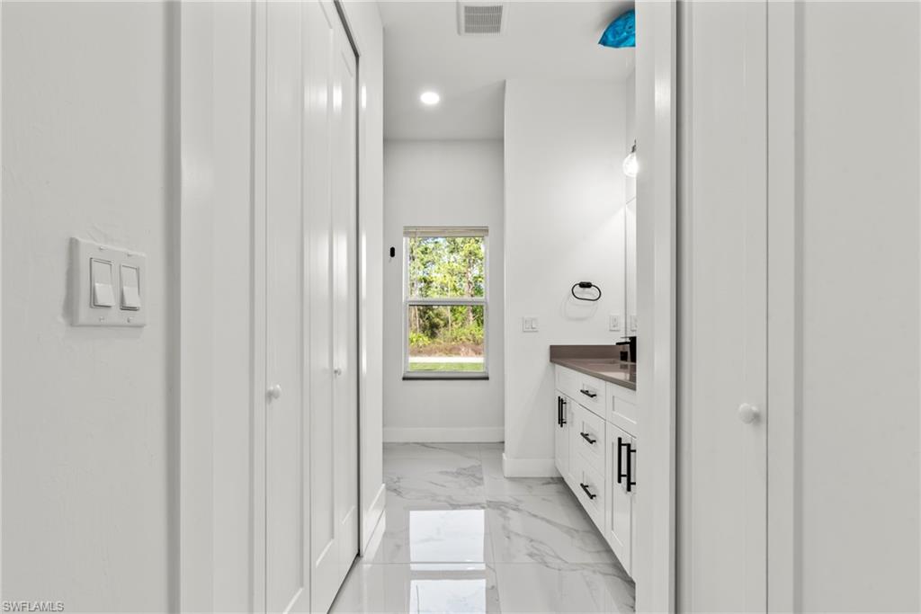 1022 Bagget St E Property Photo 26