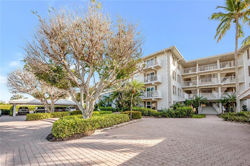 2800 Gulf Shore Blvd N # 303 Property Photo 2