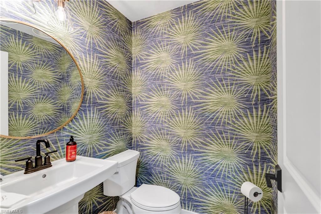 976 N Town And River Dr Property Photo 20