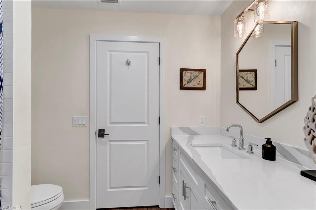976 N Town And River Dr Property Photo 32