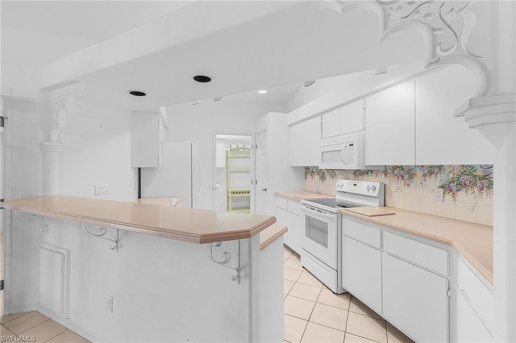 9439 Palm Island Cir Property Photo 3