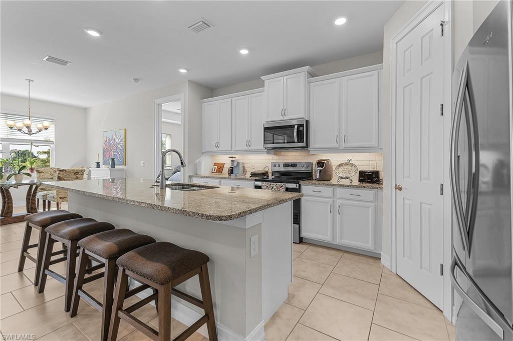 288 Spring Hill Lake Loop Property Photo 12