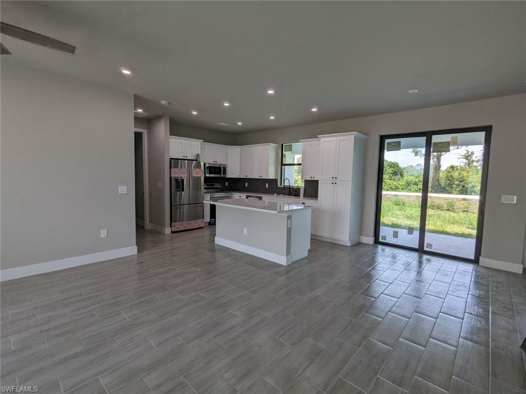 25284 Alicante Dr Property Photo 6