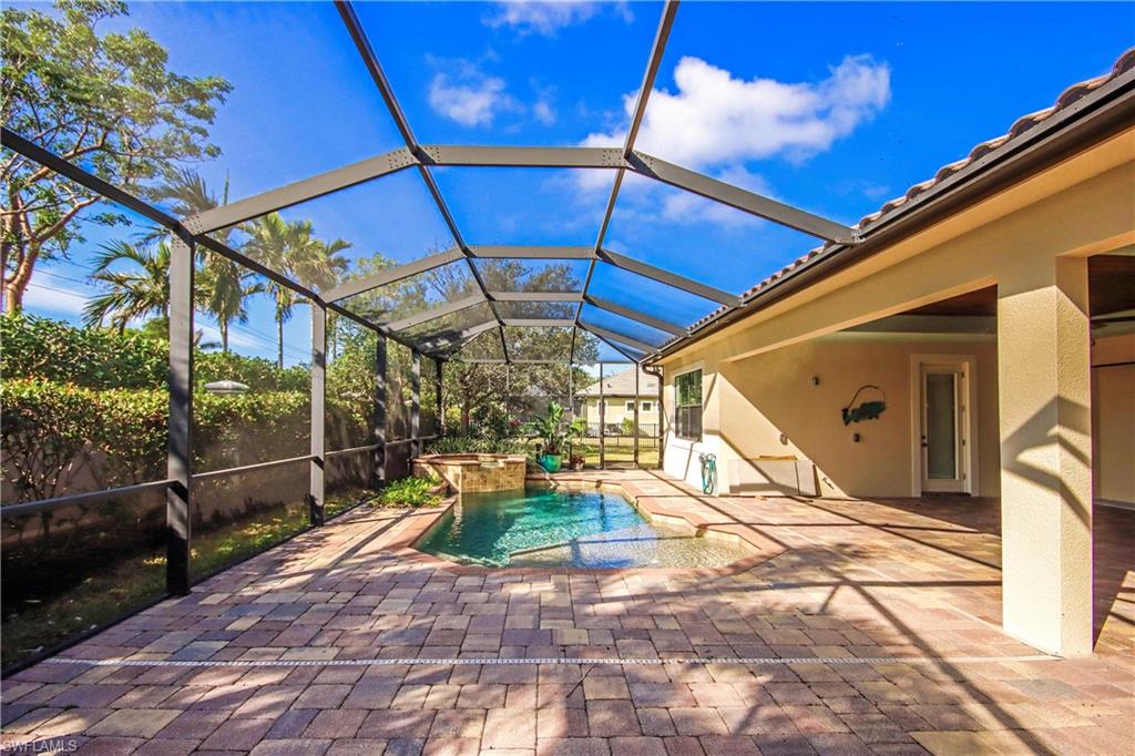 15979 Tropical Breeze Dr Property Photo 3