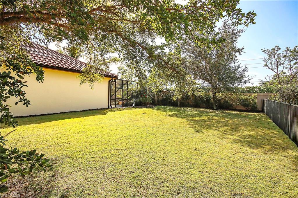 15979 Tropical Breeze Dr Property Photo 4