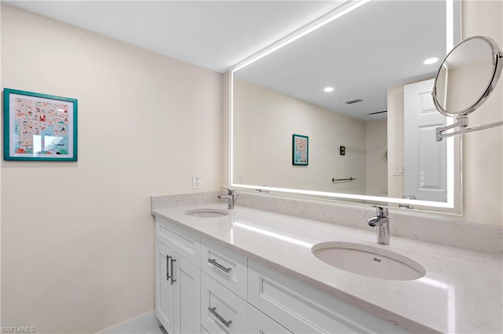 1037 Nw 38th Pl Property Photo 13