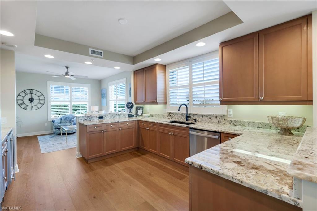 455 Cove Tower Dr # 801 Property Photo 14