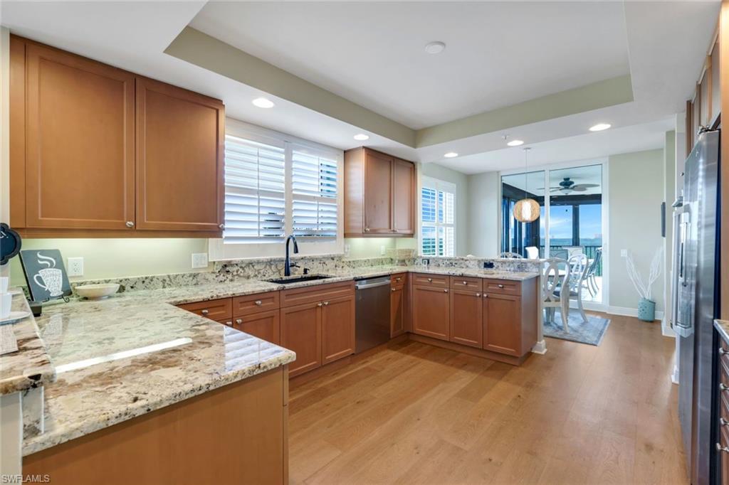 455 Cove Tower Dr # 801 Property Photo 16