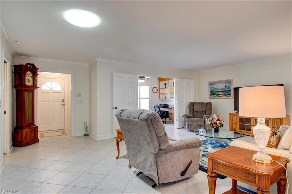 4883 Royal Palm Dr Property Photo 3
