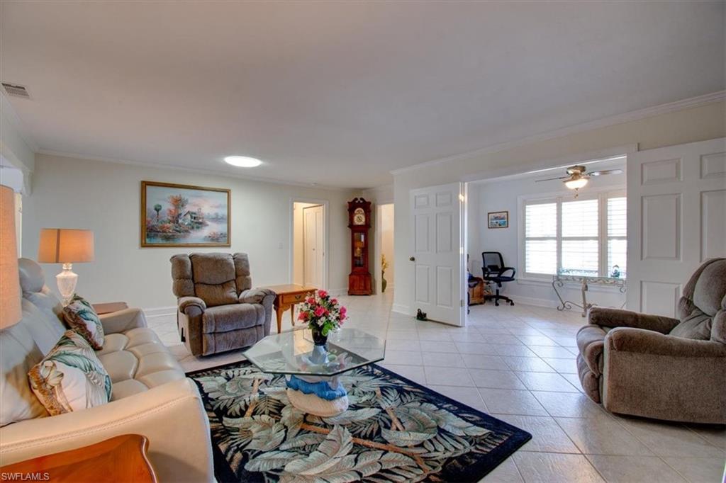 4883 Royal Palm Dr Property Photo 4