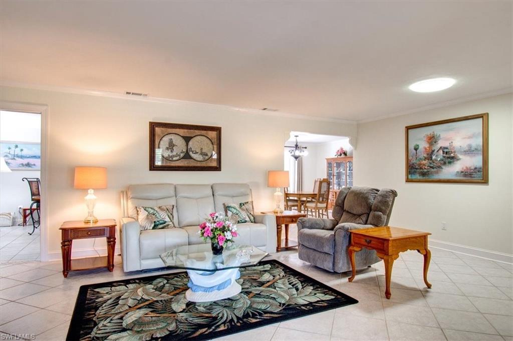4883 Royal Palm Dr Property Photo 6