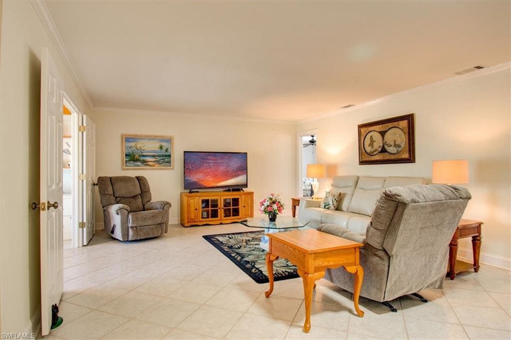 4883 Royal Palm Dr Property Photo 7