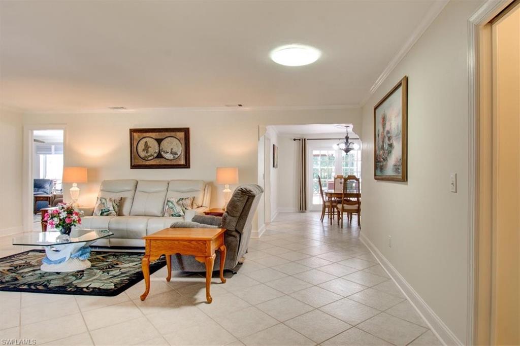 4883 Royal Palm Dr Property Photo 8