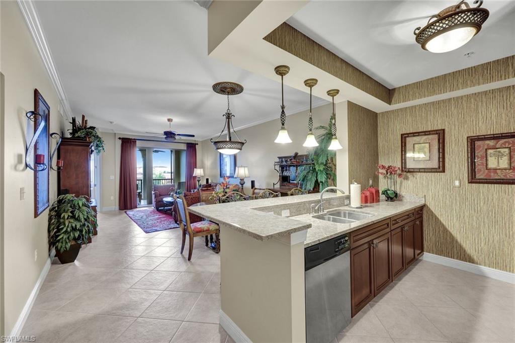 23161 Fashion Dr # 313 Property Photo 4