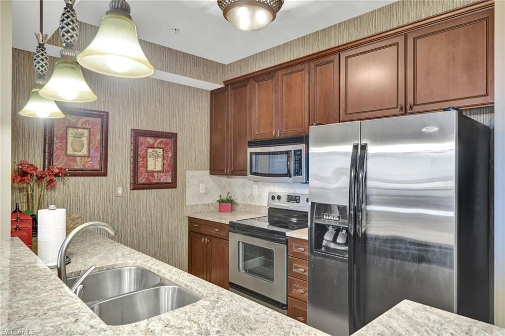 23161 Fashion Dr # 313 Property Photo 6