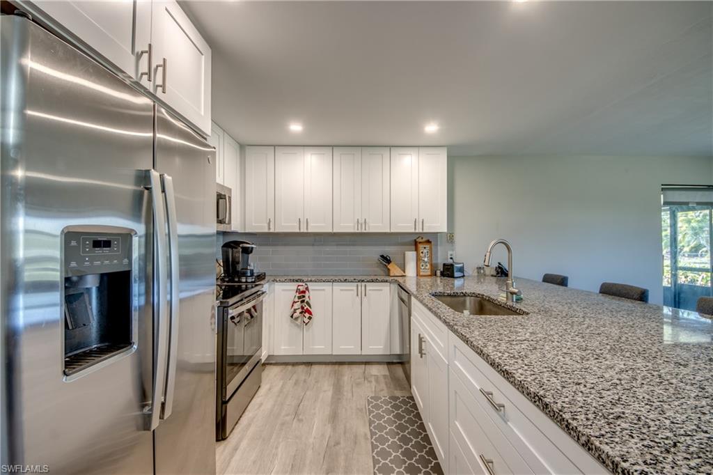 952 Ione Dr Property Photo 3