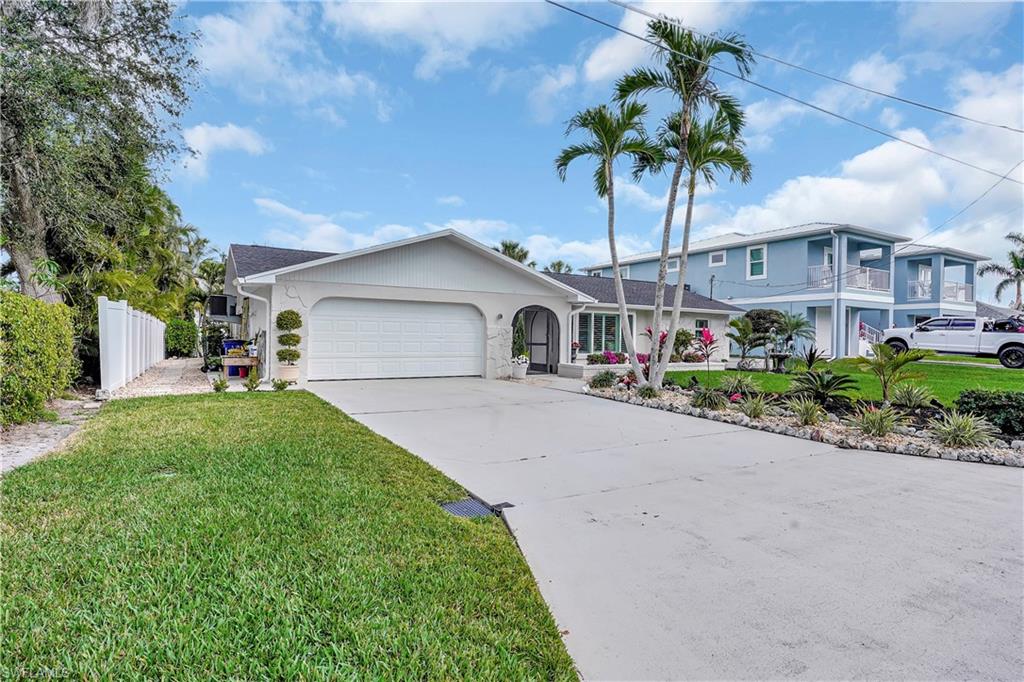 6086 Cocos Dr Property Photo 6