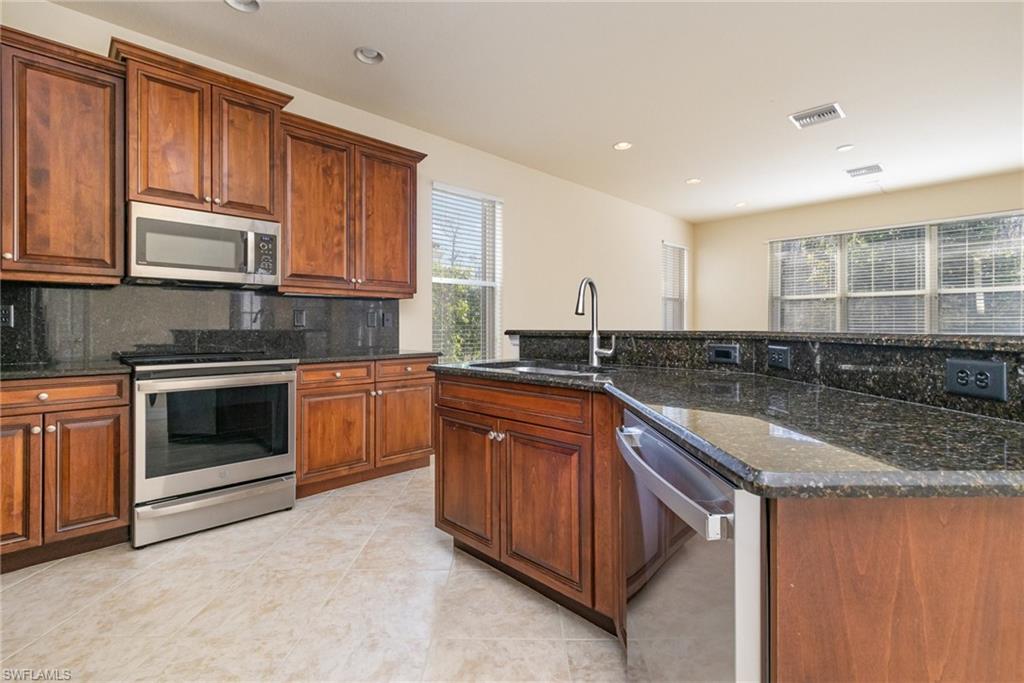 10188 Mimosa Silk Dr Property Photo 7