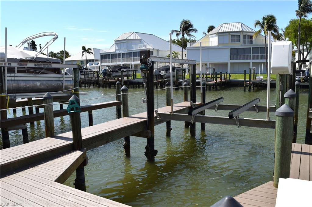 4341 Bay Beach Ln Property Photo 9