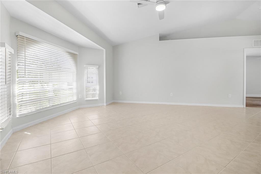 4367 18th St Ne Property Photo 4