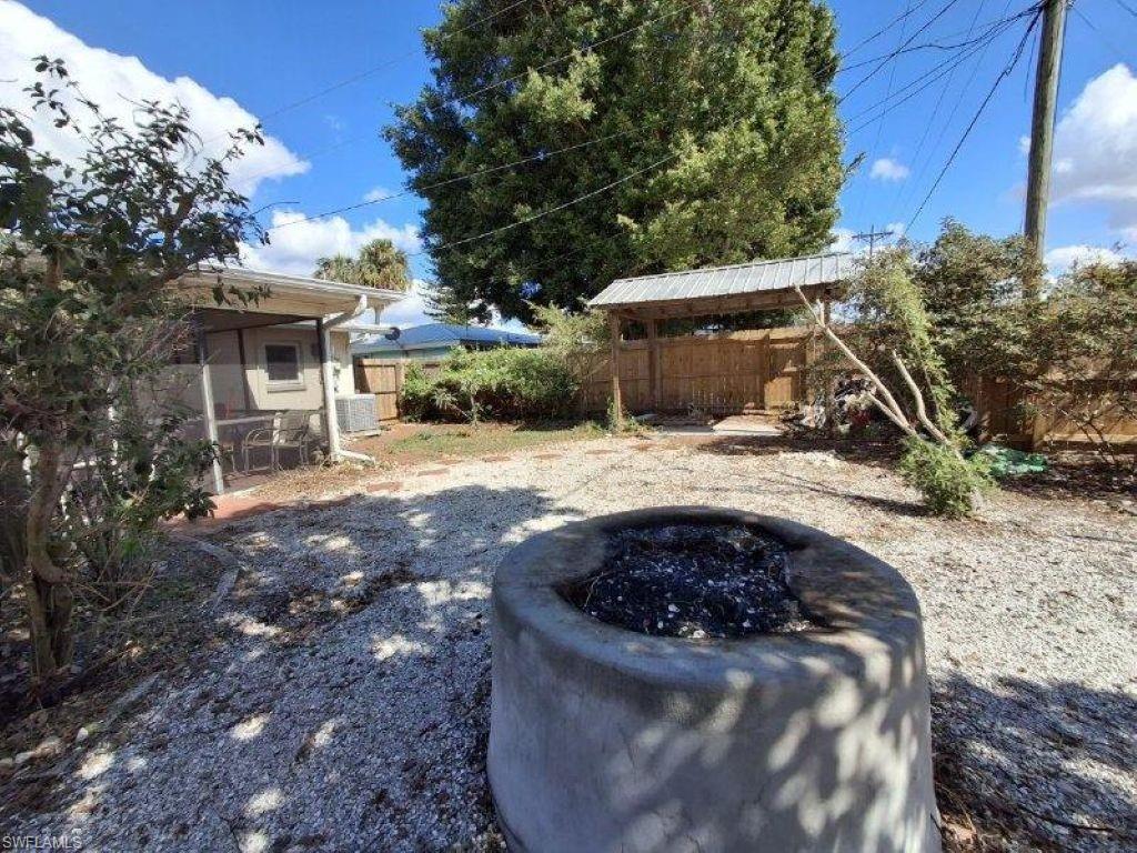 1907 Longfellow Dr Property Photo 17