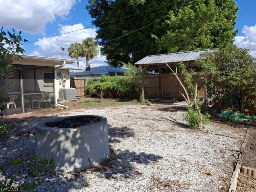1907 Longfellow Dr Property Photo 18