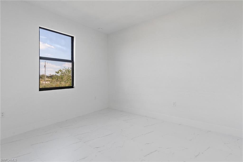 2618 69th St W Property Photo 11