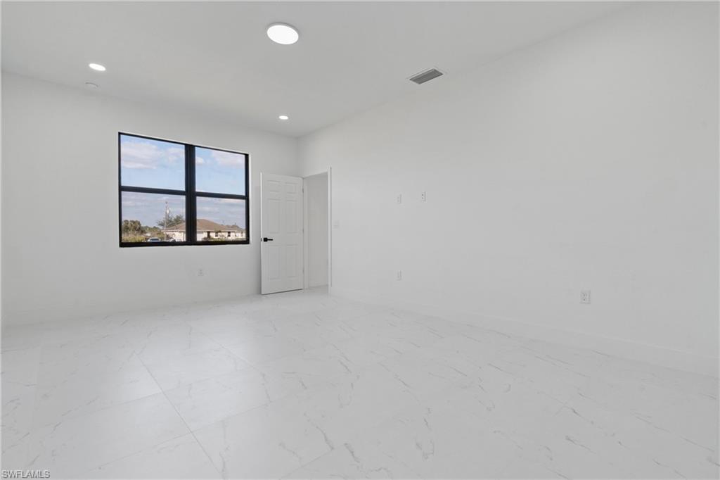 2618 69th St W Property Photo 16