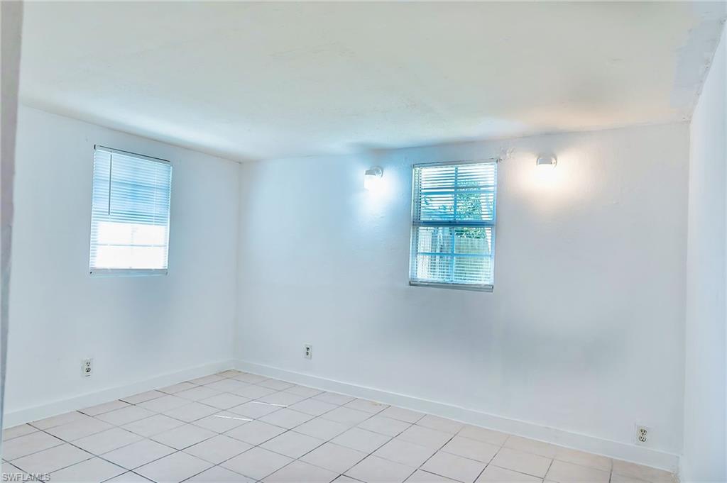 1137 4th Way Property Photo 7