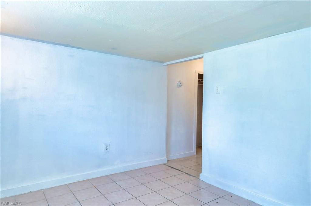 1137 4th Way Property Photo 10